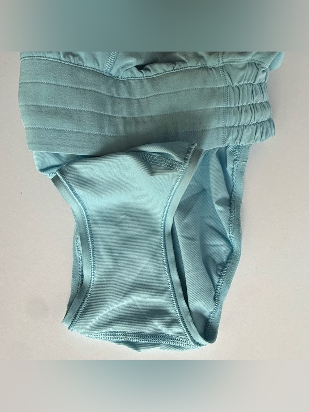 lululemon athletica hotty hot shorts - Picture 5 of 6